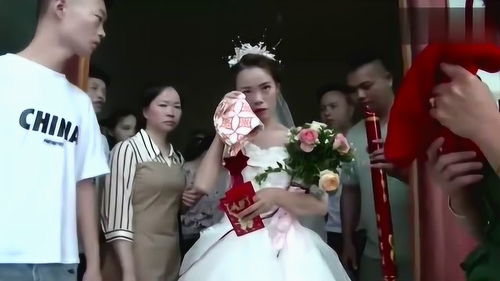 新娘出嫁，淚別父母遺像——一場(chǎng)情感的告別