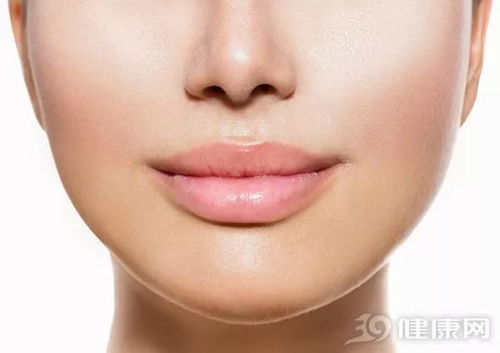 醫(yī)生提醒，舌頭舔嘴唇成壞習(xí)慣