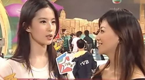 劉亦菲初中班級(jí)合照曝光，青春記憶里的璀璨星光
