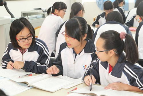 老師病逝，200多畢業(yè)生送別