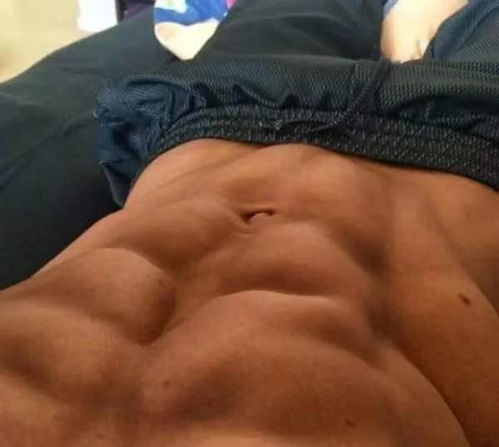 7歲男孩咳嗽奇跡，腹肌意外顯露