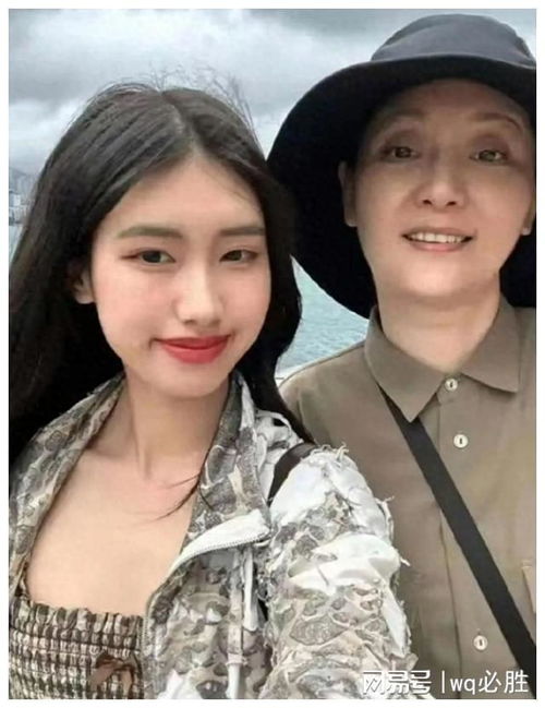 馮小剛女兒曬母女合照，溫馨時光的見證
