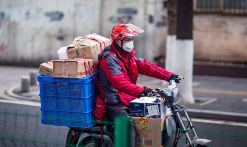 劉強(qiáng)東給鄉(xiāng)親發(fā)錢與運(yùn)鈔車到場的故事