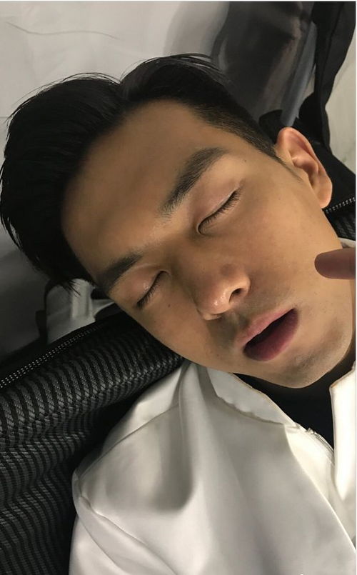 李現(xiàn)鼓嘴表情好可愛