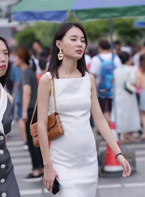 眉姐姐說(shuō)穿衣主打高興，時(shí)尚與心情的完美融合