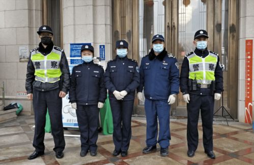 震區(qū)輔警挖到兒女生前衣物跪地痛哭
