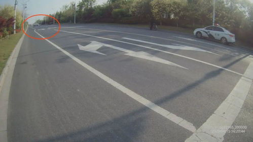 男子路遇無頭貨車