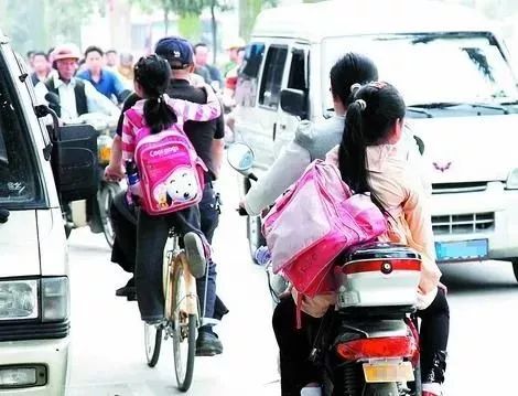 寶寶偷偷下車，家長直接騎走嚇壞路人