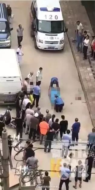 父親賣(mài)早餐，6歲女兒獨(dú)自在家墜樓