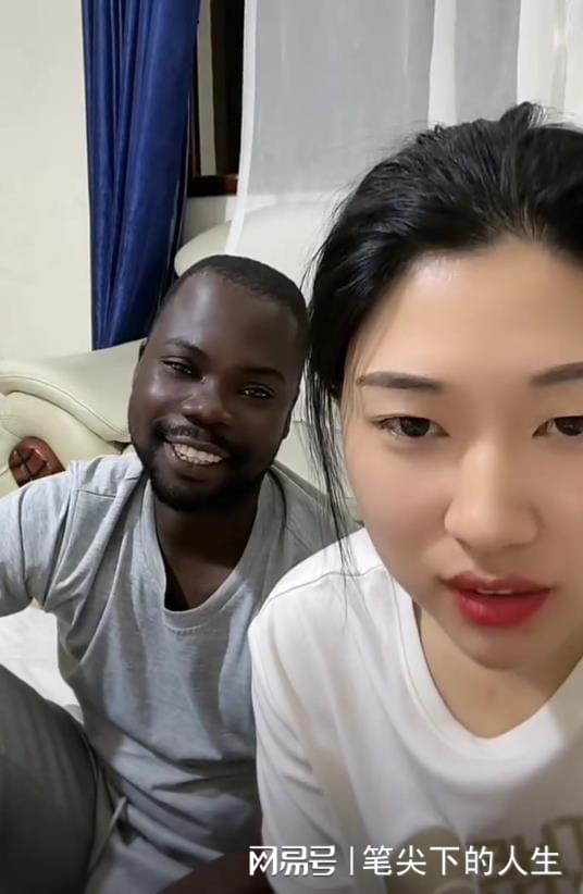 陳冠?；I款被懟，評論區(qū)掛素人照片