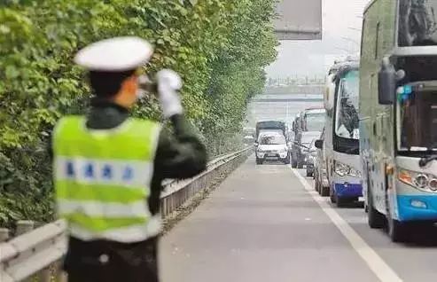 女子講述春節(jié)自駕回家被堵高速