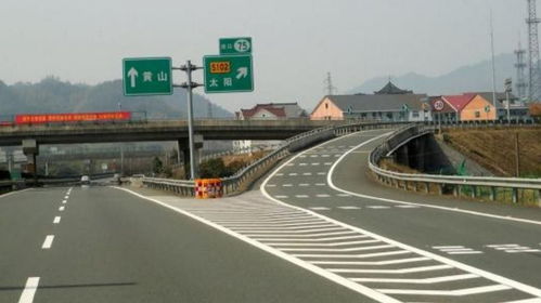 春節(jié)自駕回家高速成停車場(chǎng)