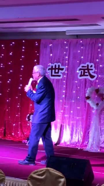 農(nóng)民父親在兒子婚禮現(xiàn)場(chǎng)幽默致辭