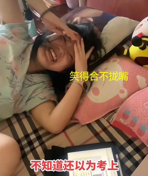 女孩抽中半扇豬，媽媽笑得合不攏嘴