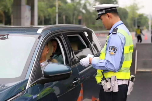 交警人還沒到嘴先出警