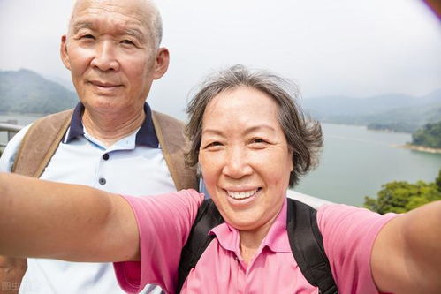 55歲老人被101歲爺爺硬塞紅包的故事