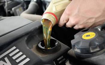檢查汽車機油多少