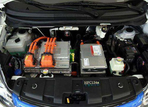 汽車用電瓶充電電壓多少