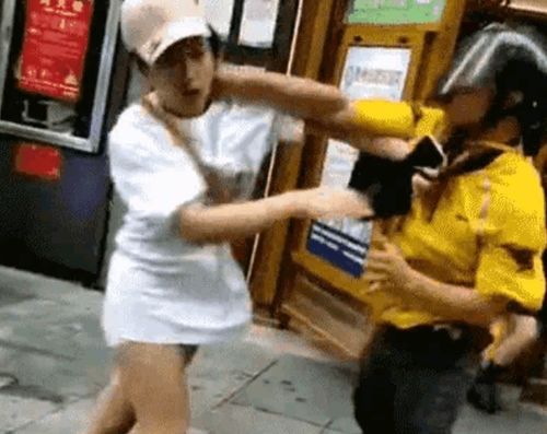 男子當(dāng)街毆打女子事件，官方證實(shí)系夫妻關(guān)系