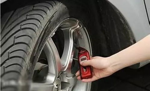 堵車汽車胎壓是多少,堵車汽車胎壓是多少啊