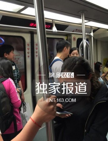 旅客擺渡車內(nèi)暈倒有人破窗 機(jī)場(chǎng)通報(bào)(景區(qū)擺渡車事故)