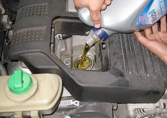 汽車機油多少加一次